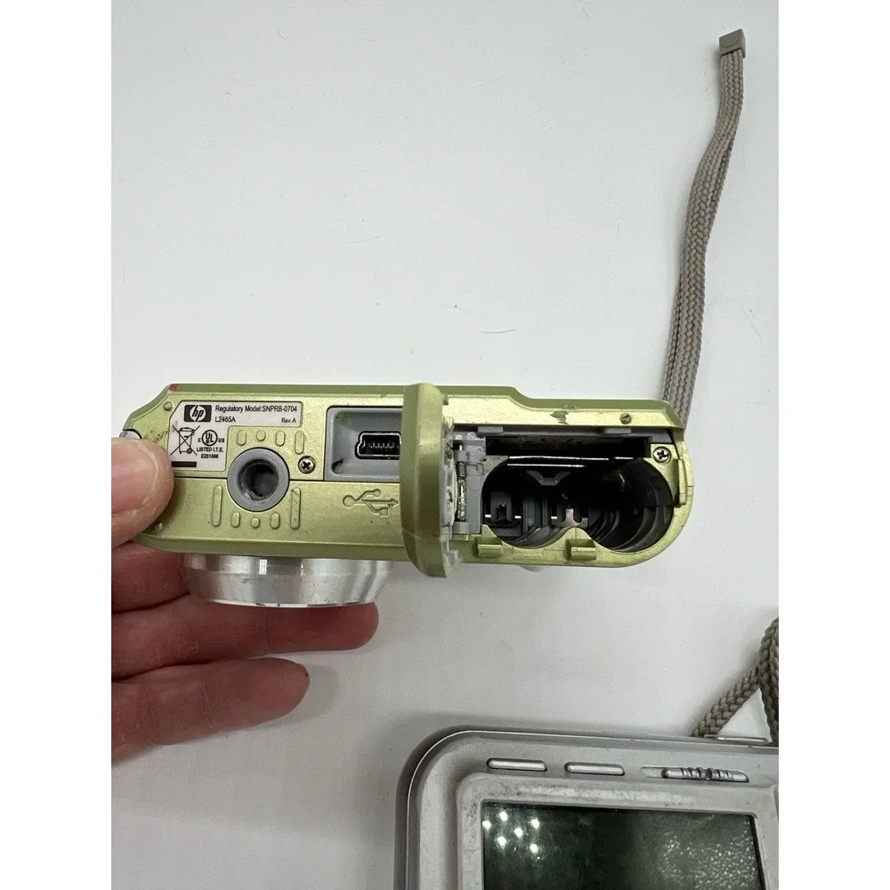 Lot Of‎ 2 HP PhotoSmart M547 6.2MP Digital Cameras For Parts